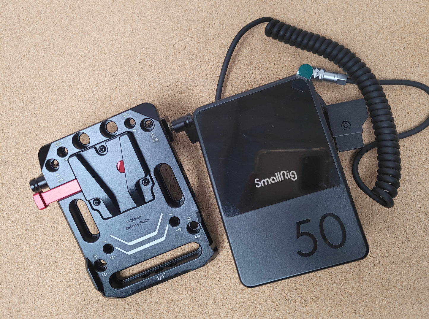 Blackmagic Kamera mit Objektiven, Stativ und weiterem Zubehör