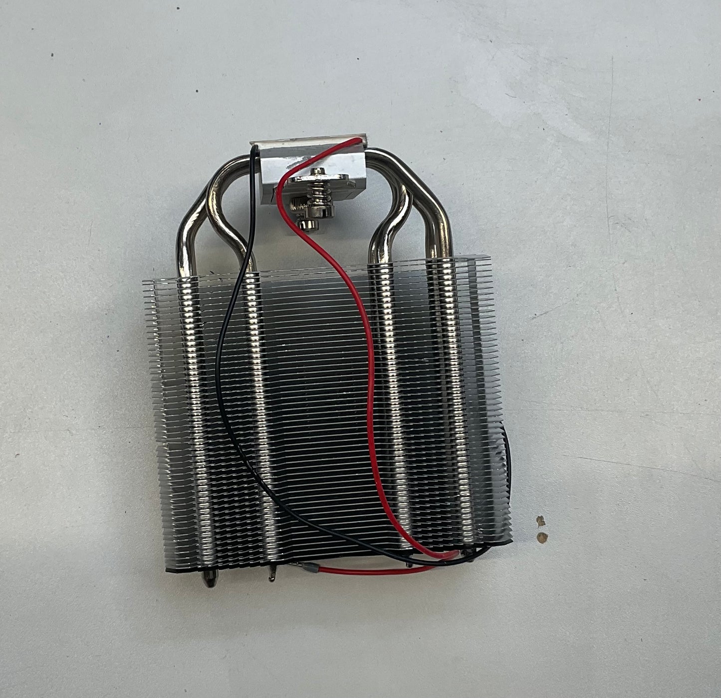 Aluminium-Kühlkörper mit Temperaturfühler