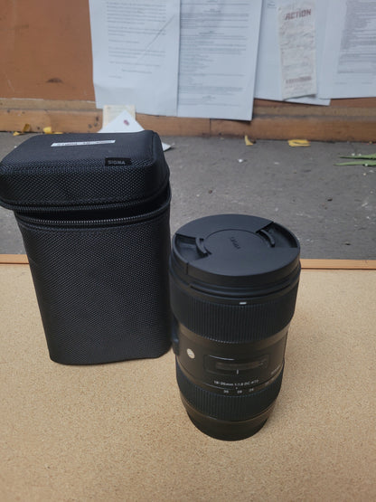 Blackmagic Kamera mit Objektiven, Stativ und weiterem Zubehör